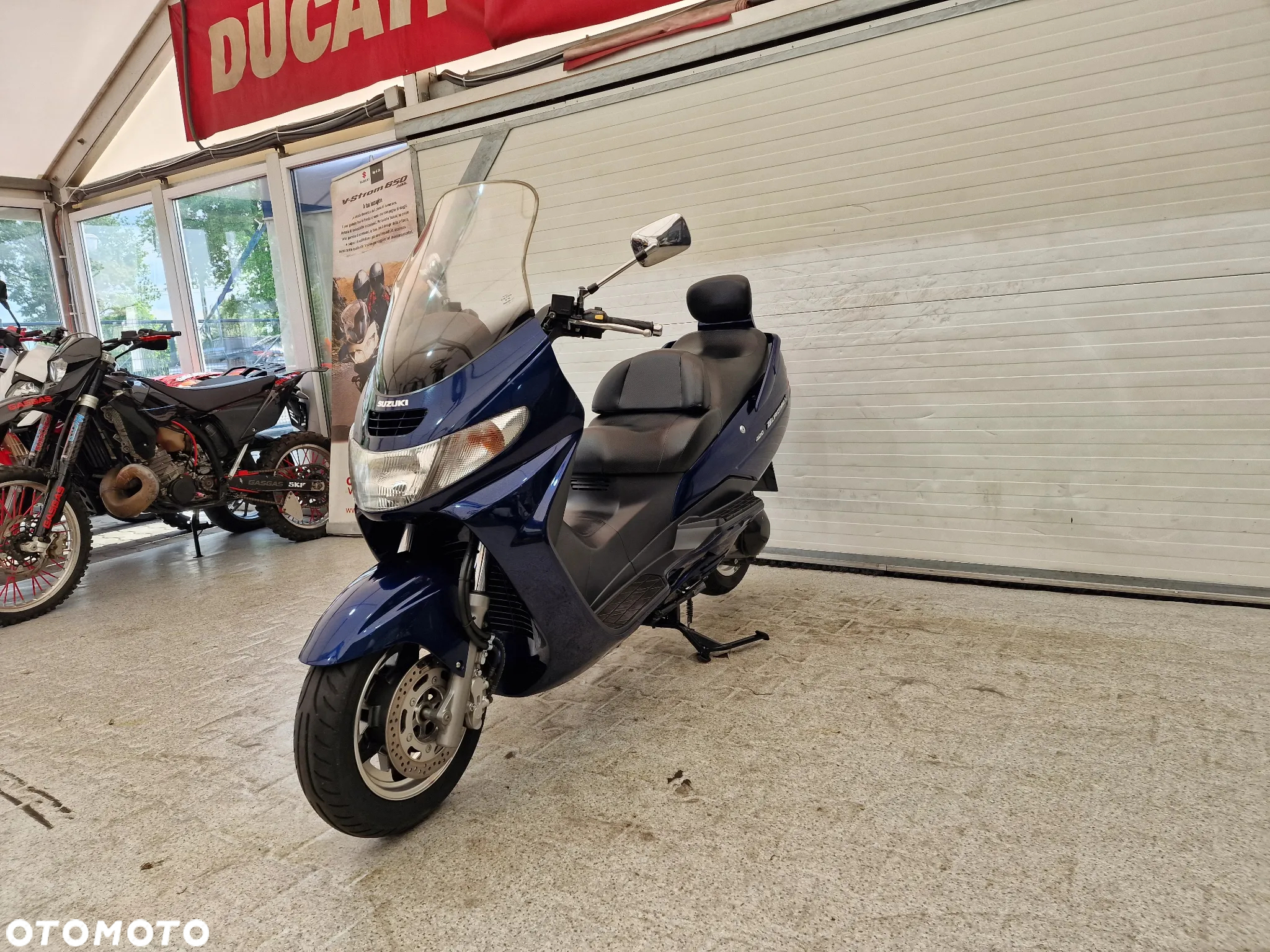 Suzuki Burgman - 4