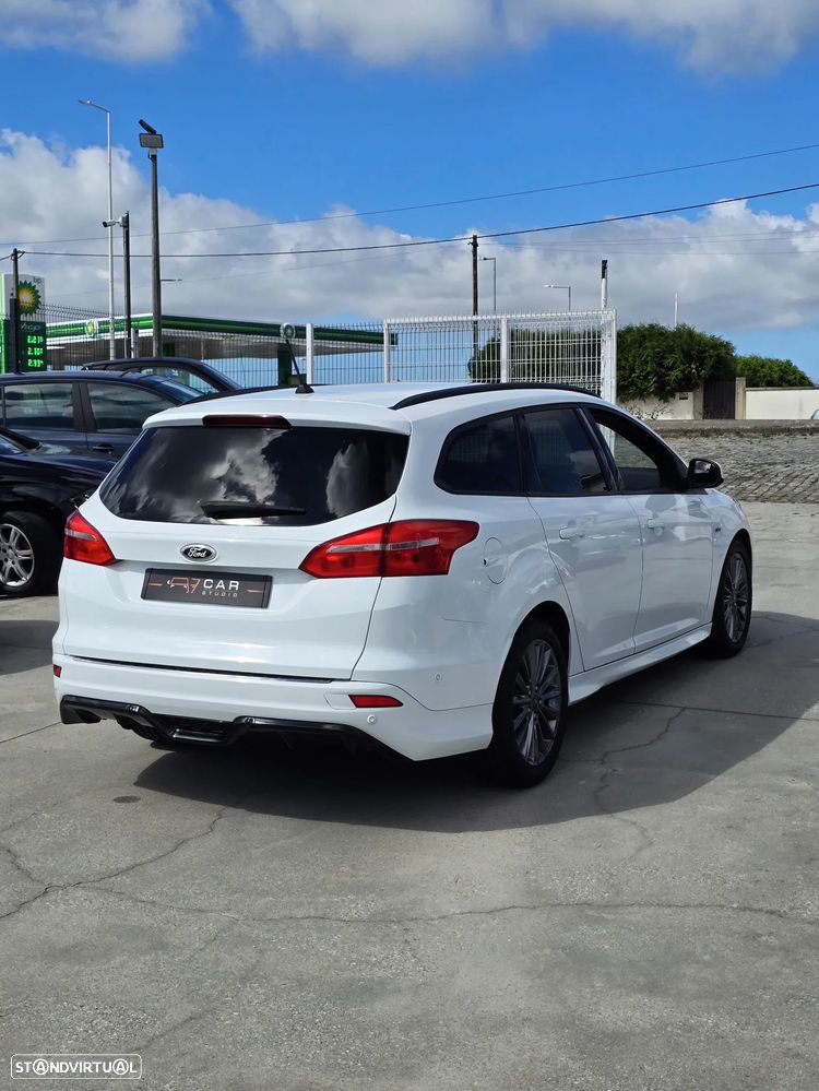 Ford Focus SW 1.0 EcoBoost S&S ST-LINE - 22