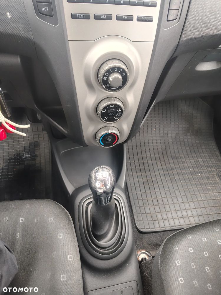 Toyota Yaris 1.0 Terra - 12