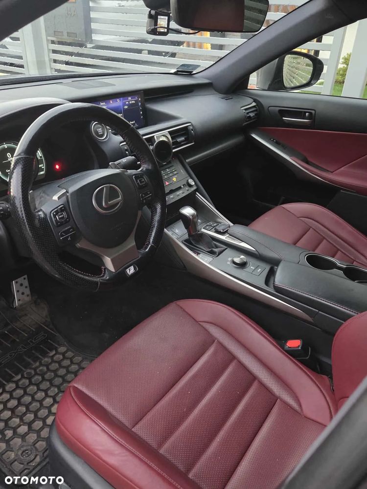 Lexus IS - 8