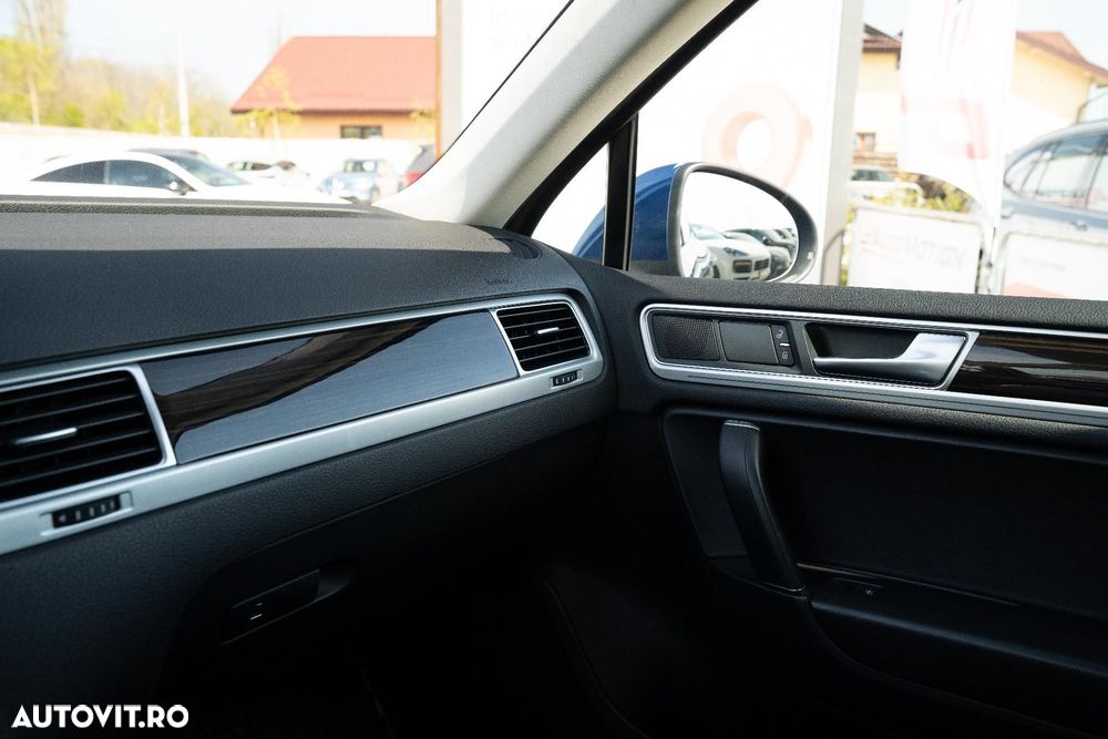 Volkswagen Touareg - 18