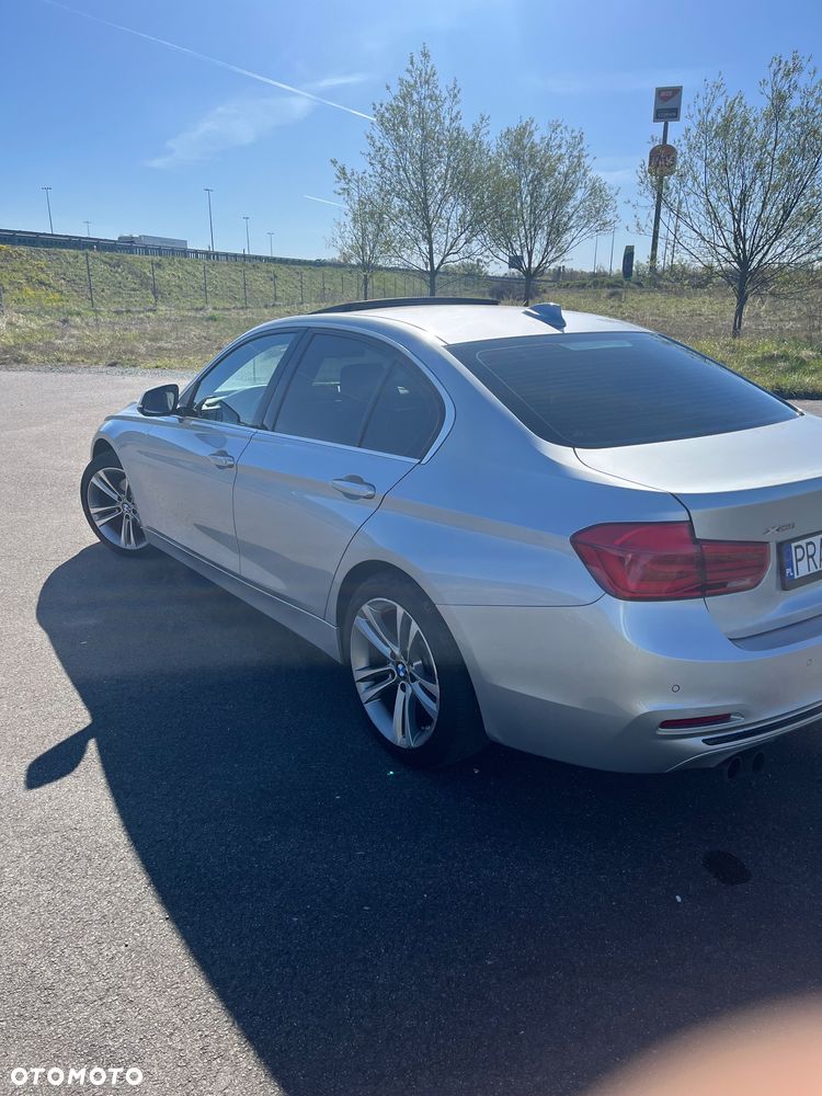 BMW Seria 3 330i xDrive Sport Line - 5