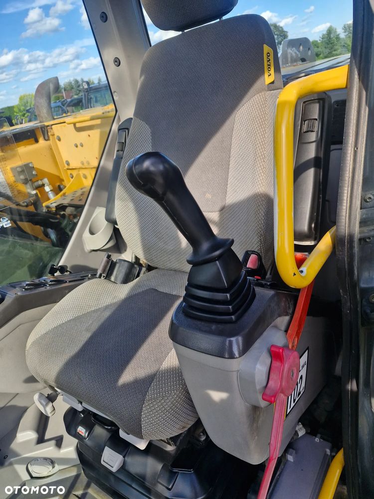 Volvo ECR  235CL - 17