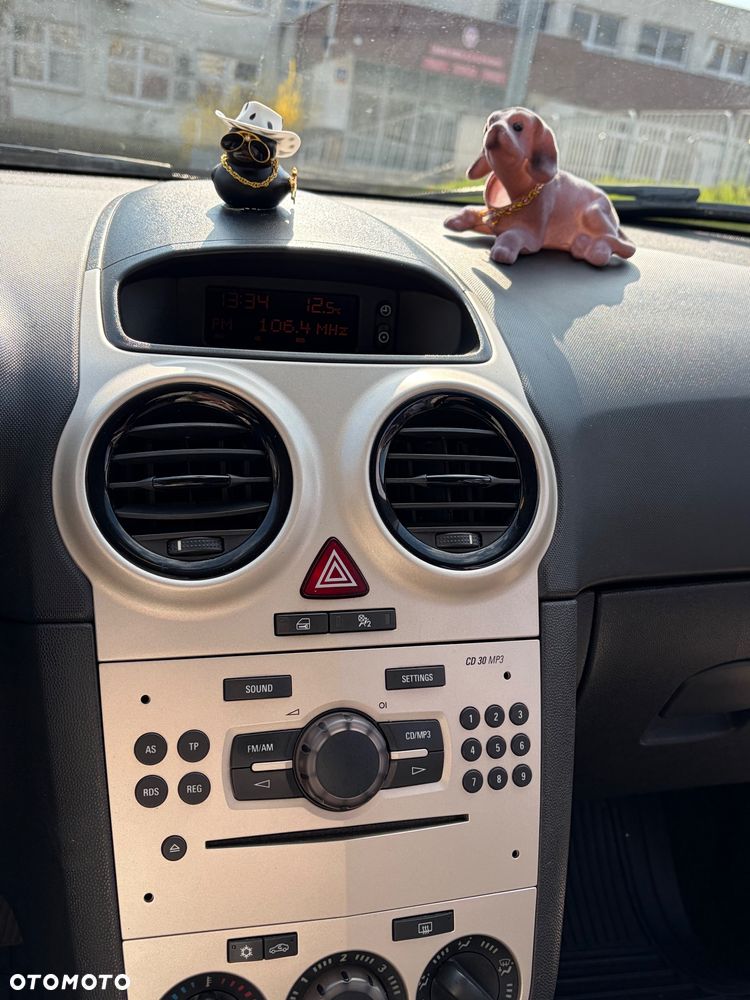 Opel Corsa 1.2 16V Essentia - 11