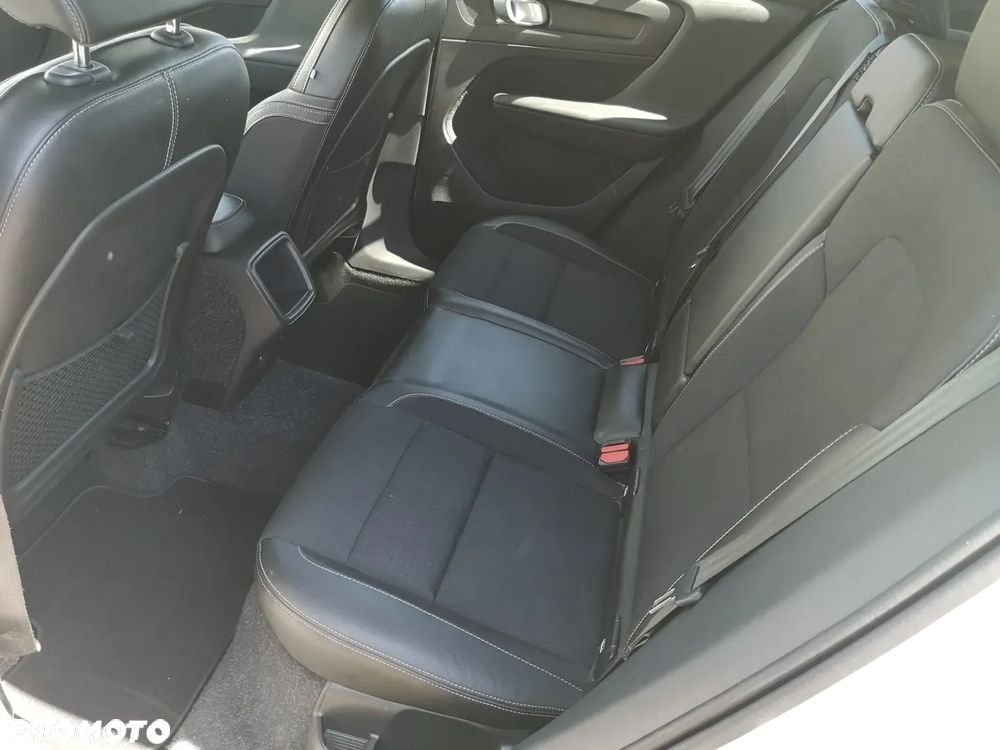 Volvo XC 40 D4 AWD Geartronic Momentum - 29