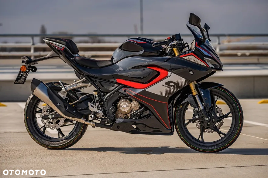 QJMOTOR SRK 125R - 8