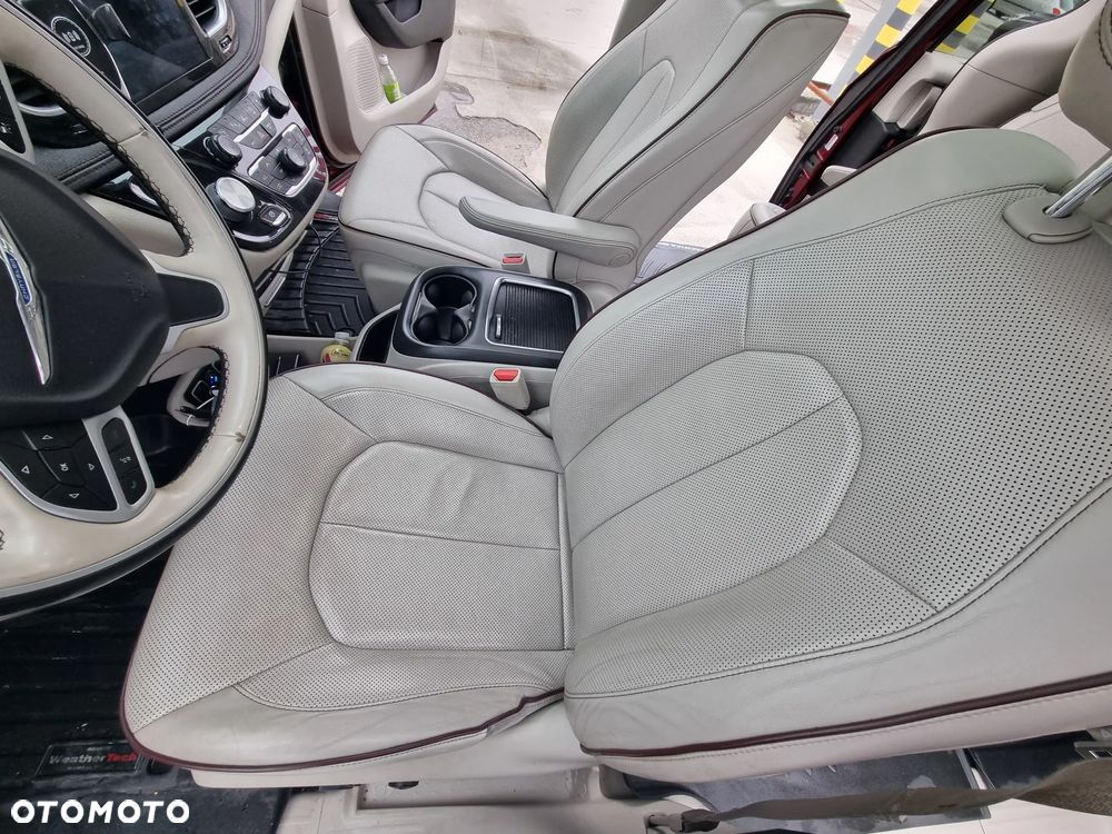 Chrysler Pacifica - 24