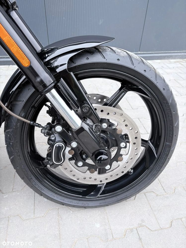 Harley-Davidson Softail Breakout - 21