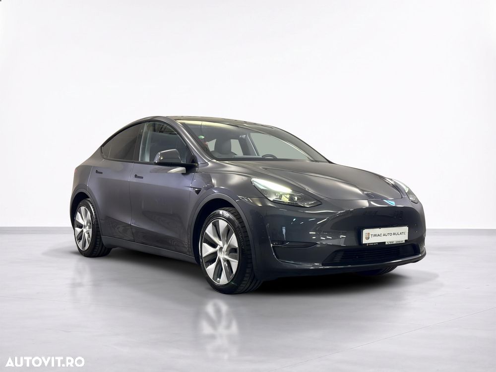 Tesla Model Y Long Range Dual Motor AWD - 8
