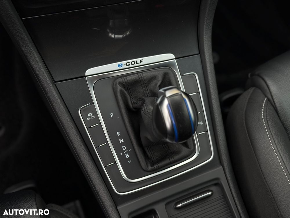 Volkswagen e-Golf - 24