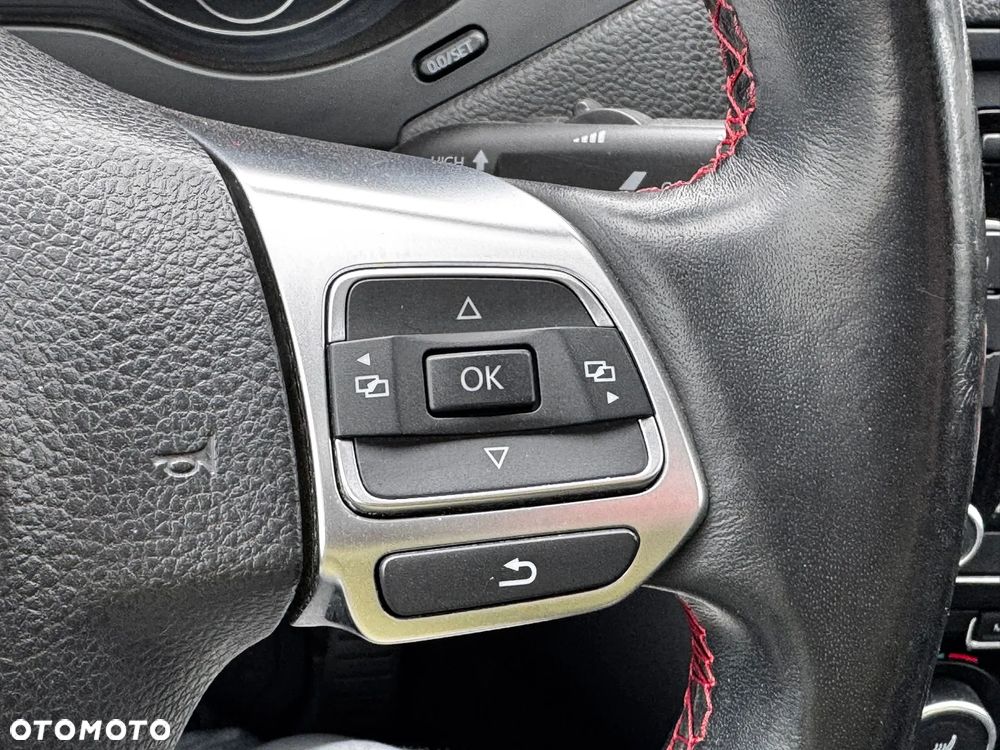 Volkswagen Jetta 2.0 TSI Sportline - 25