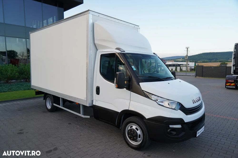 Iveco DAILY 35-140 / CONTAINER / DUBLU / MANUAL / ROLURI / MASĂ NETĂ: 3500 KG / 2017 - 2