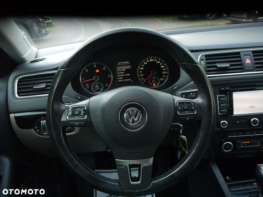 Volkswagen Jetta 1.6 TDI DSG Comfortline - 17