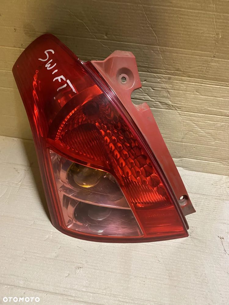 Lampa Suzuki Swift MK6 lift 08-10r lewa tył