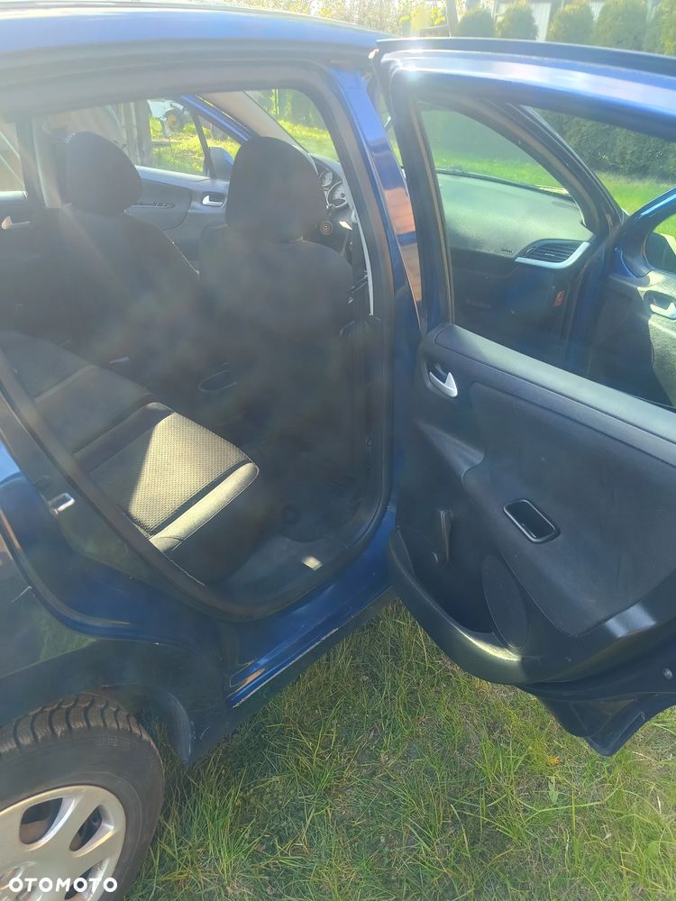 Peugeot 207 1.4 - 17