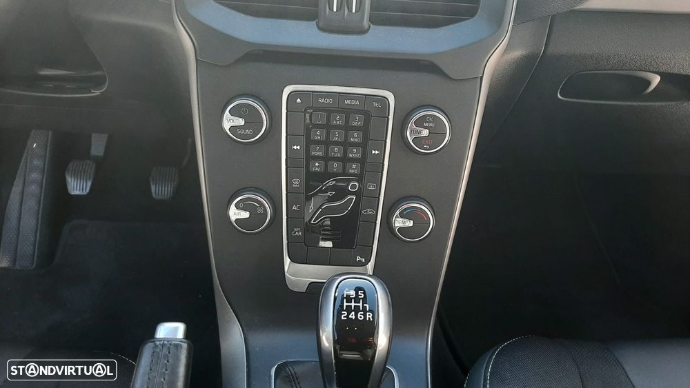 Volvo V40 2.0 D3 Momentum - 35