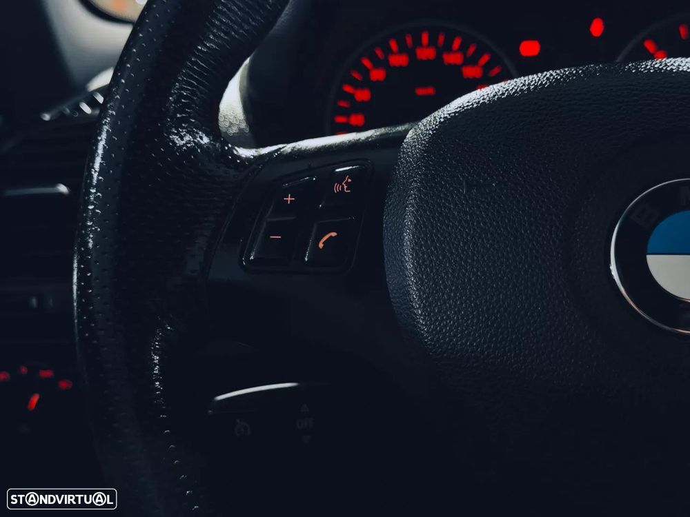 BMW 118 d Pack M - 30