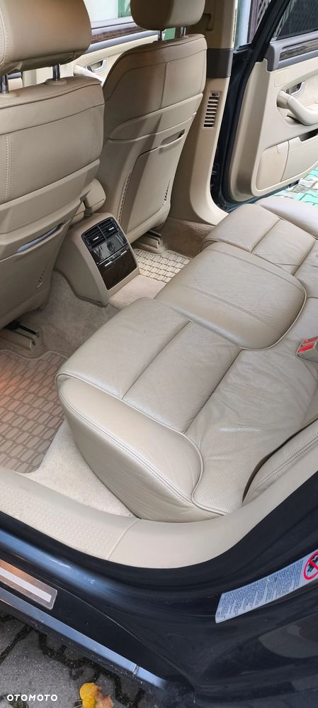 Audi A8 4.2 Quattro - 12