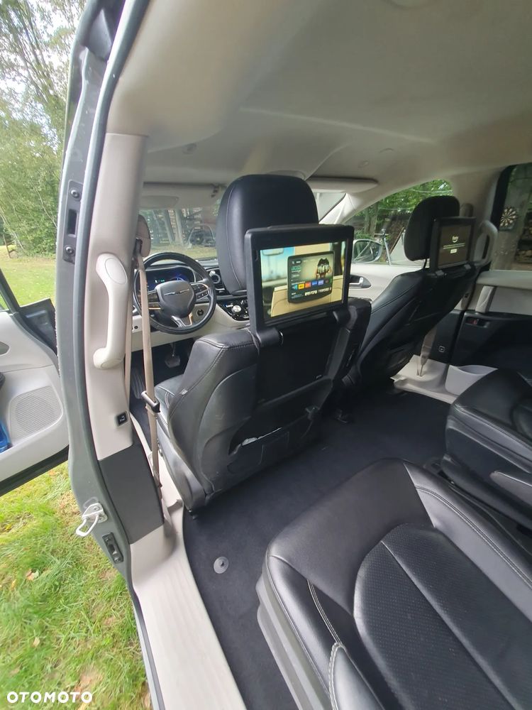 Chrysler Pacifica - 12