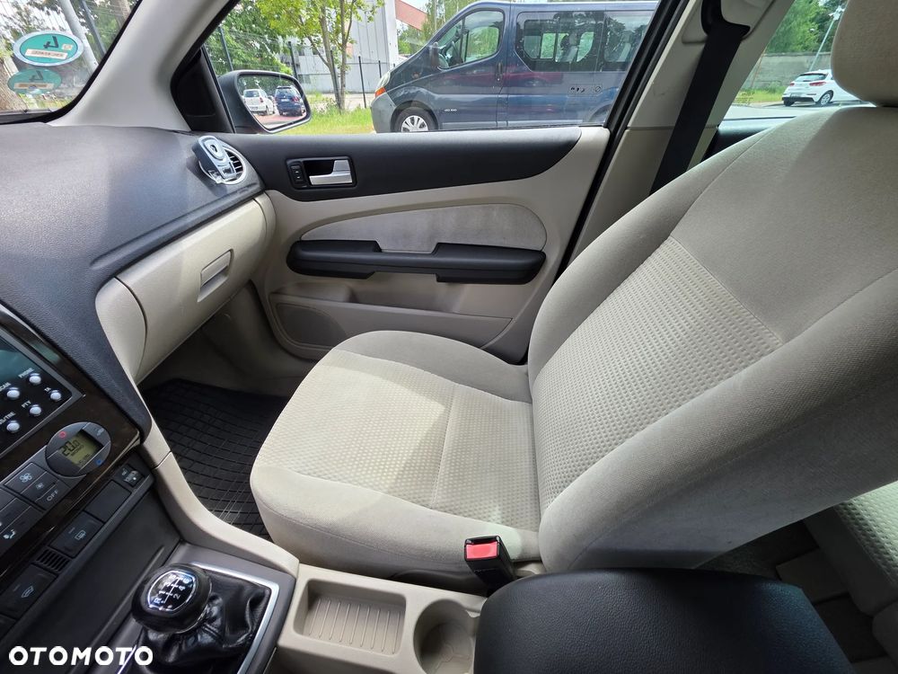 Ford Focus 2.0 TDCi Ghia - 16