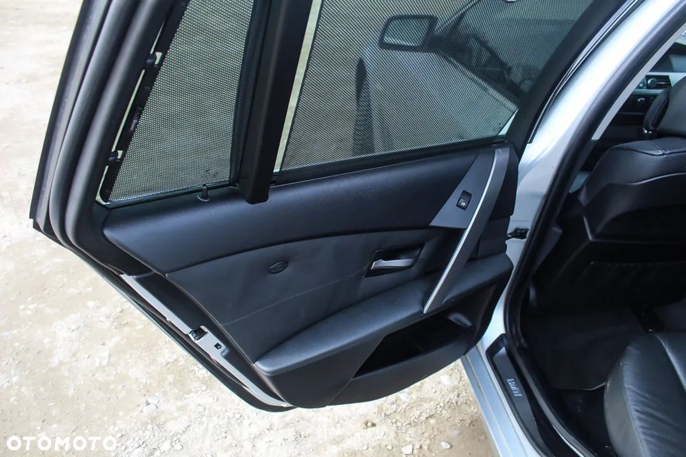 BMW Seria 5 520d - 24
