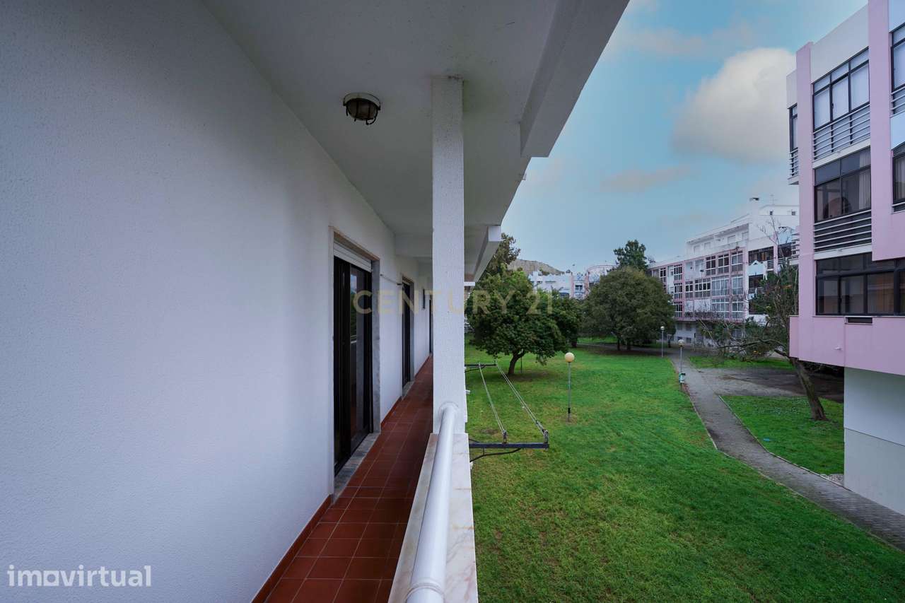 T2 com Garagem na Costa da Caparica – Conforto, Espaço e Excelente Loc - Grande imagem: 2/31