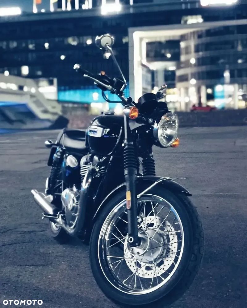 Triumph Bonneville - 1