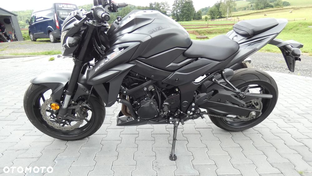 Suzuki GSX - 6