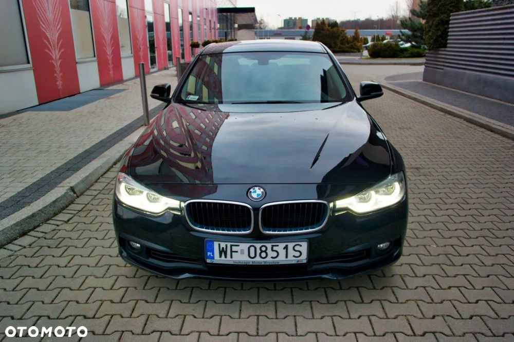 BMW Seria 3 318i - 8