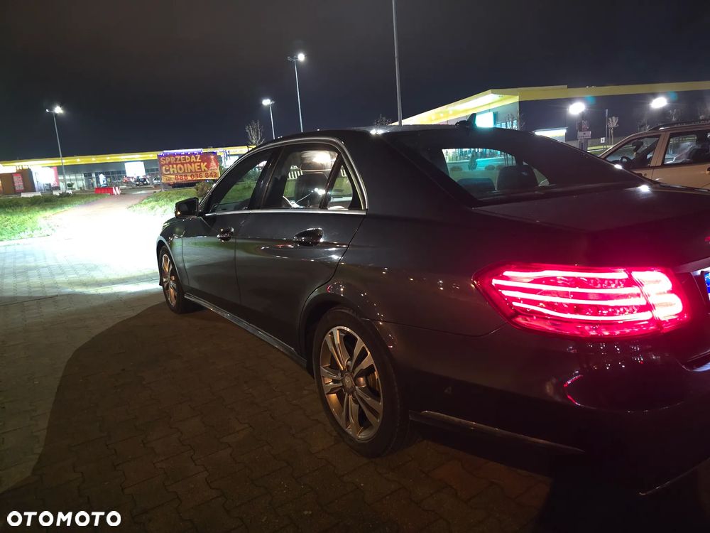 Mercedes-Benz Klasa E 350 BlueTEC 4Matic 7G-TRONIC Elegance - 35