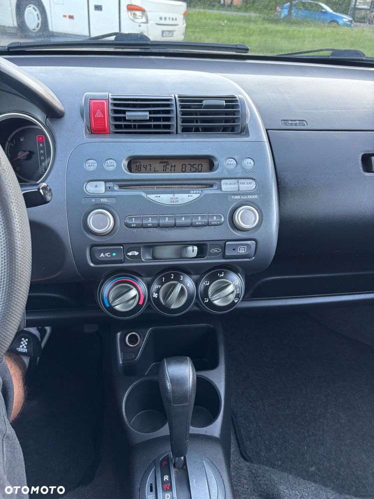 Honda Jazz 1.4 CVT LS - 24