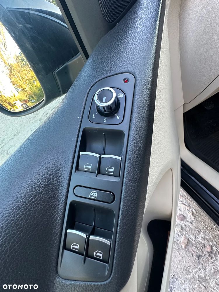 Volkswagen Tiguan 2.0 TDI DPF BlueMotion Technology Sport & Style - 17