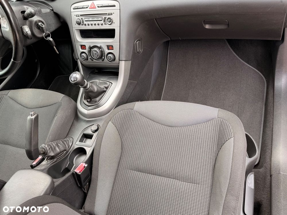 Peugeot 308 1.6 HDi Premium - 15