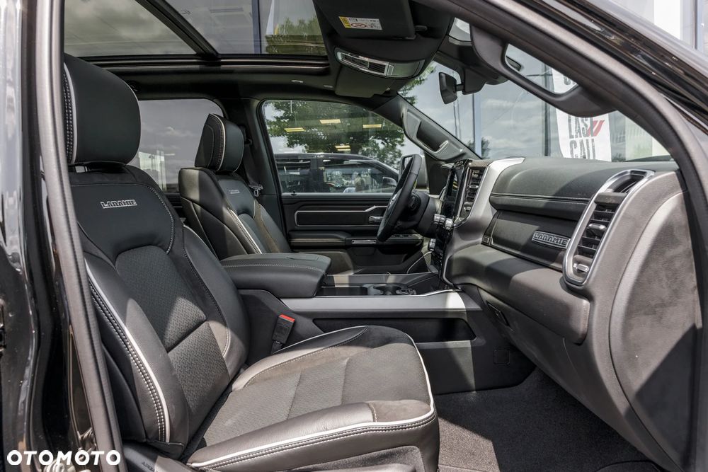 RAM 1500 Laramie Night Premium - 38
