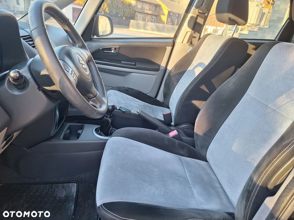 Suzuki SX4 1.6 Premium 4WD - 23