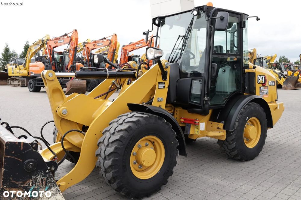 Caterpillar CAT 906M - 15
