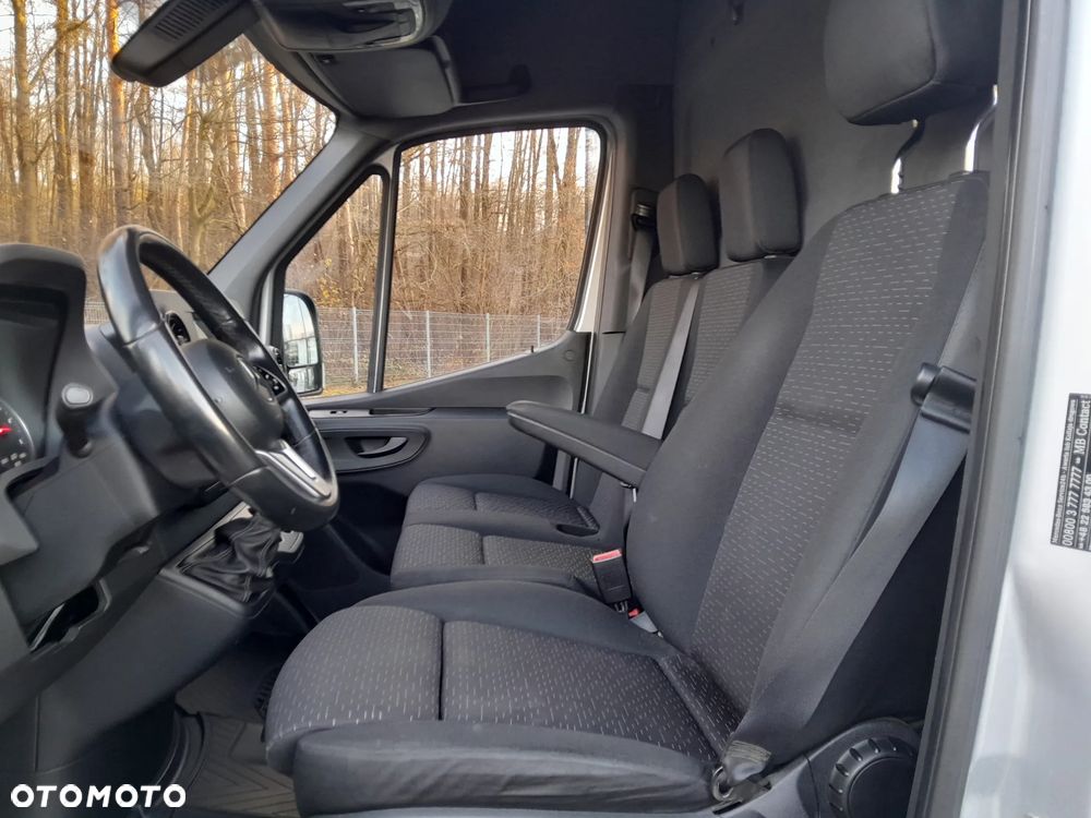 Mercedes-Benz Sprinter - 10