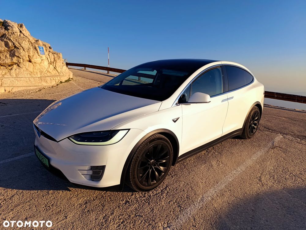 Tesla Model X - 1