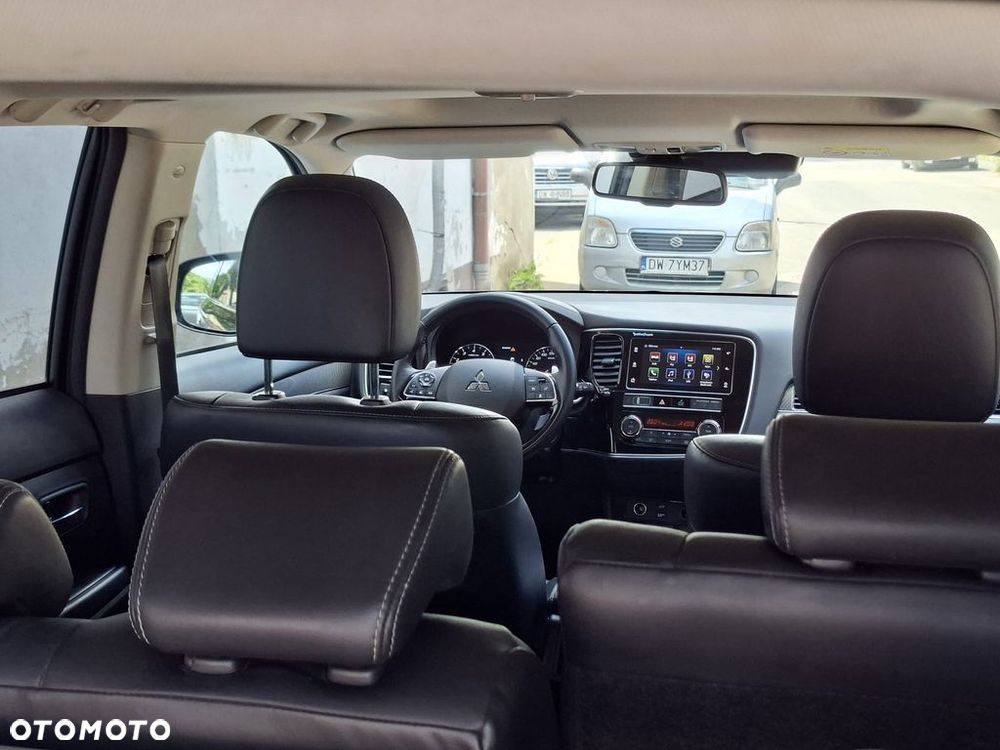 Mitsubishi Outlander 2.0 Instyle + 4WD CVT - 32