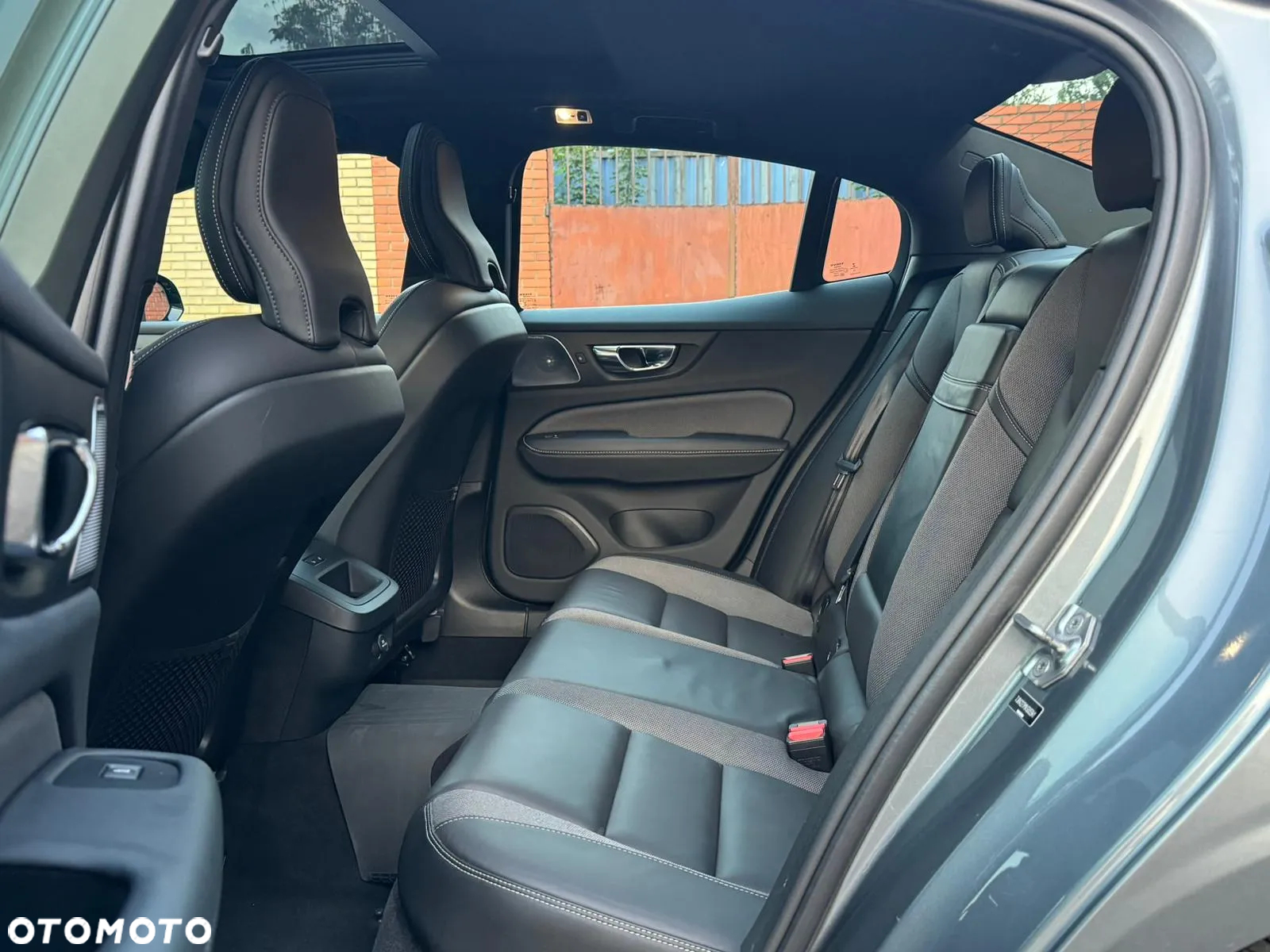 Volvo S60 T6 AWD R-Design - 13