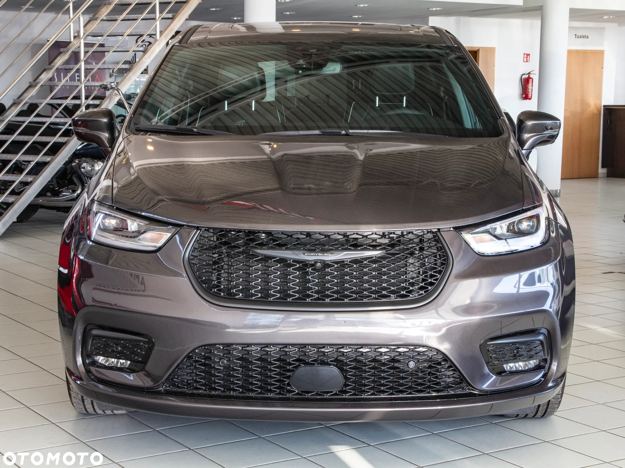 Chrysler Pacifica - 2