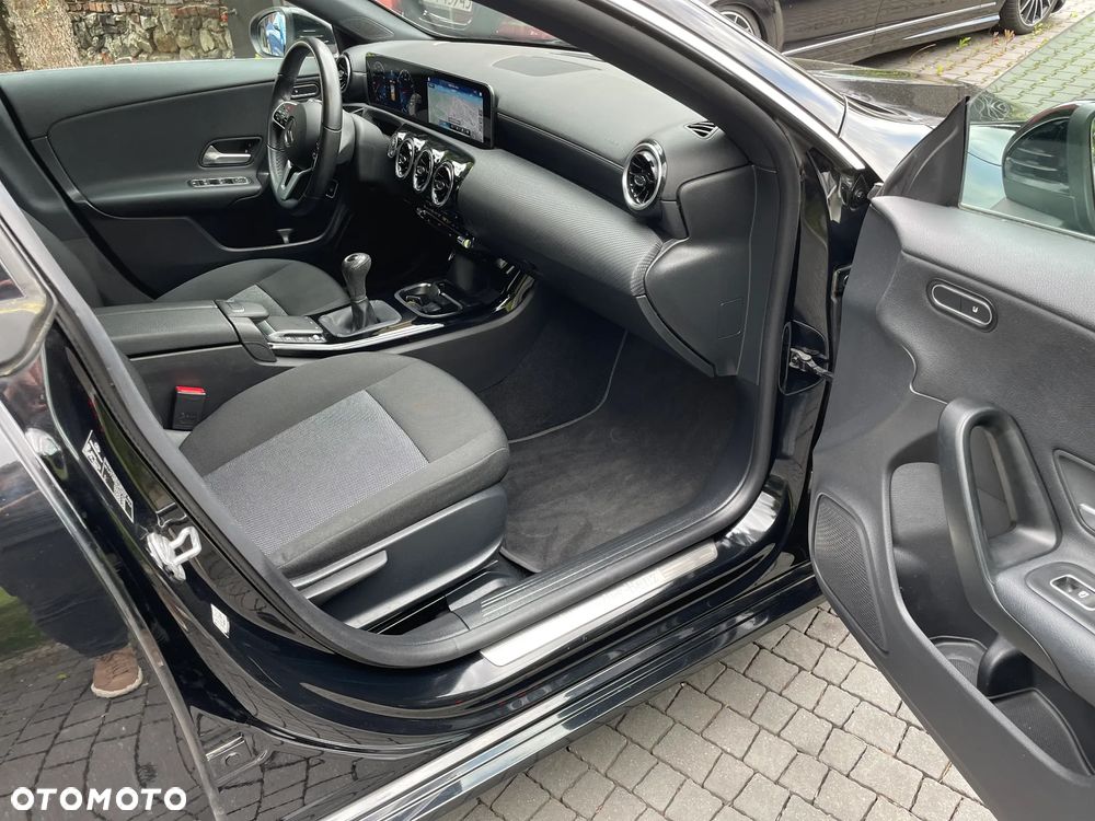 Mercedes-Benz CLA 180 AMG Line - 17
