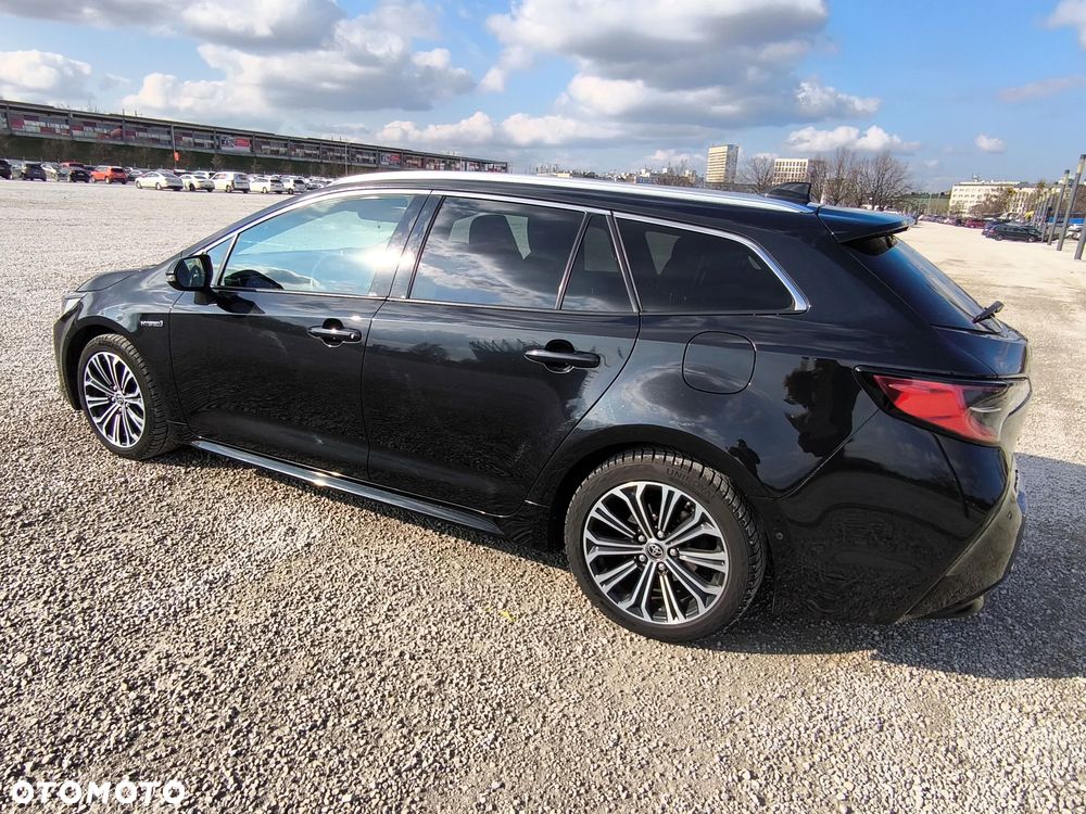 Toyota Corolla 2.0 Hybrid Executive - 11
