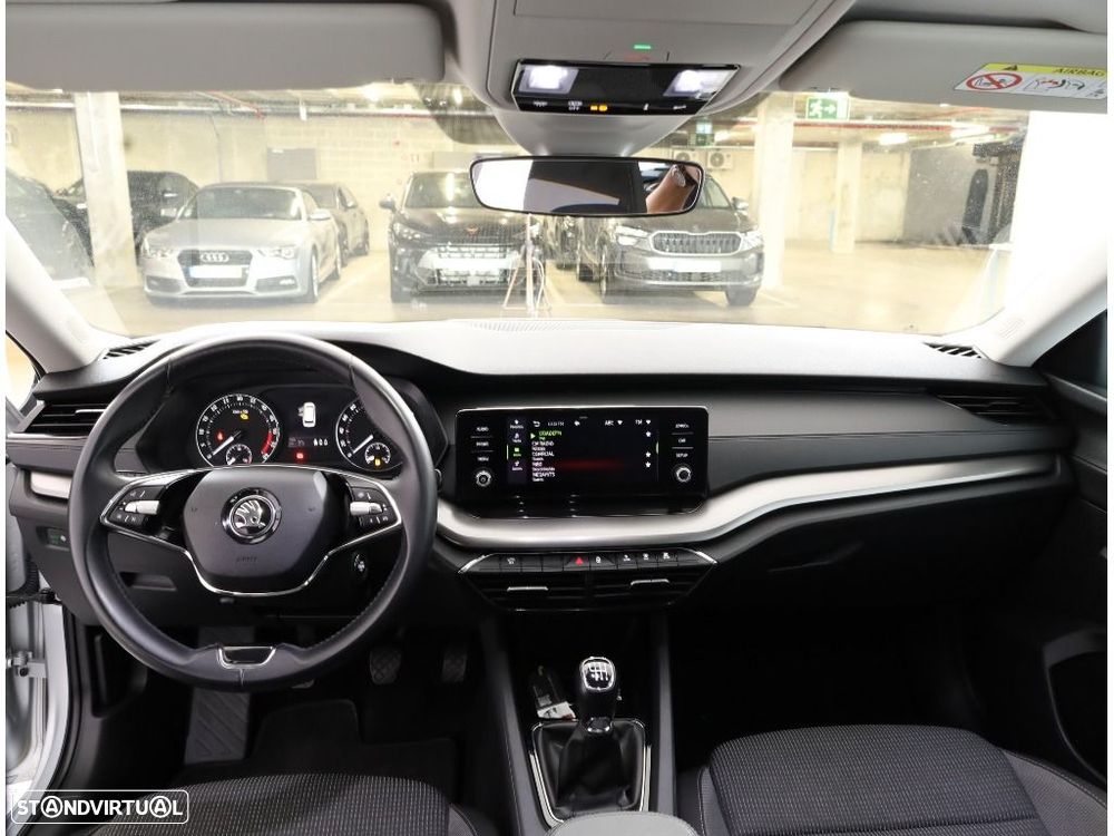Skoda Octavia 2.0 TDI Ambition — fotografia 12