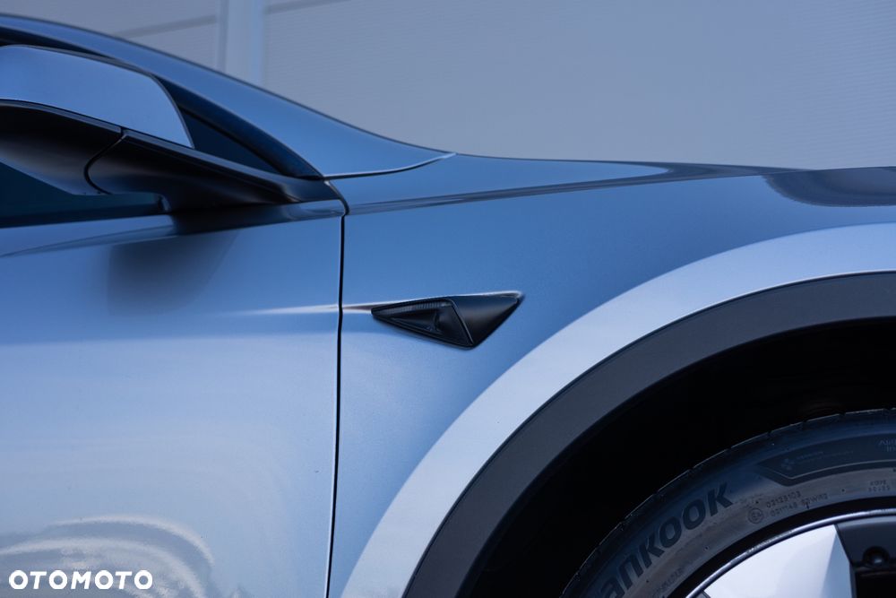Tesla Y Long Range AWD - 23