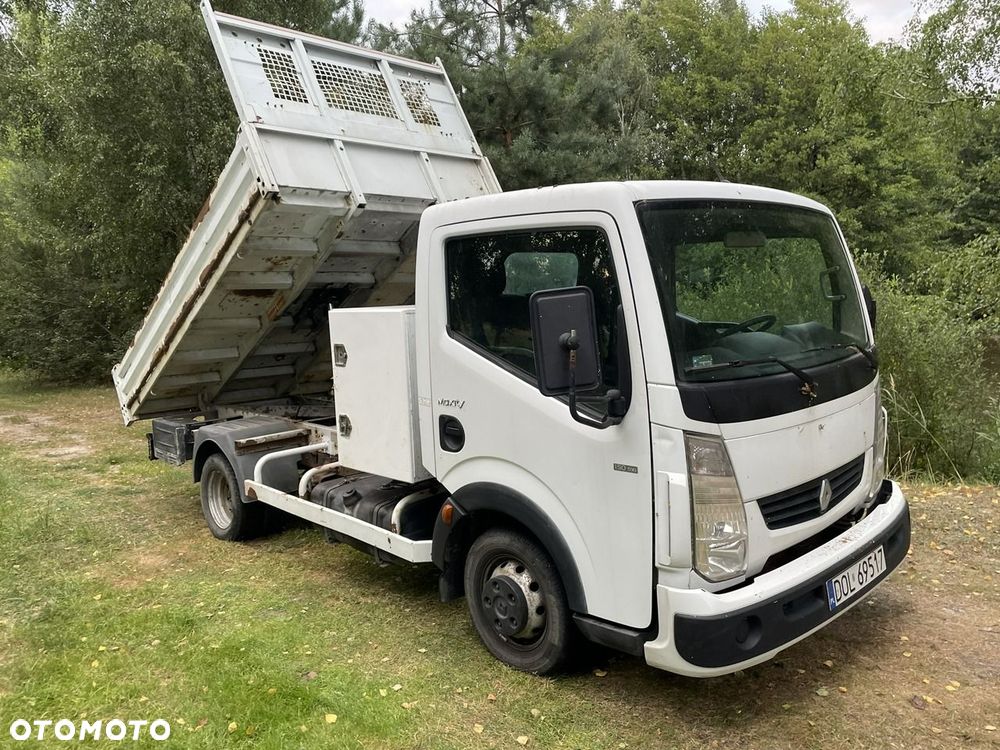 Renault Maxity - 1