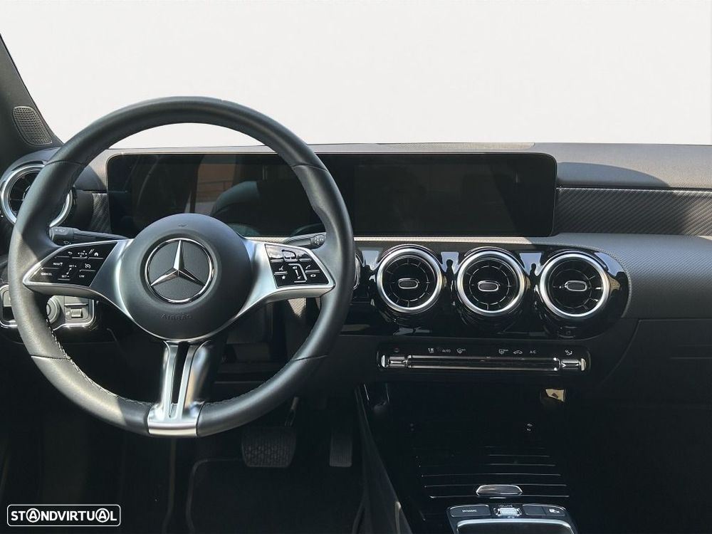 Mercedes-Benz A 180 d — fotografia 11