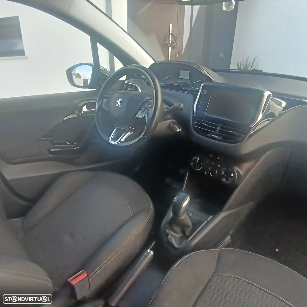 Peugeot 208 1.2 PureTech Style - 21