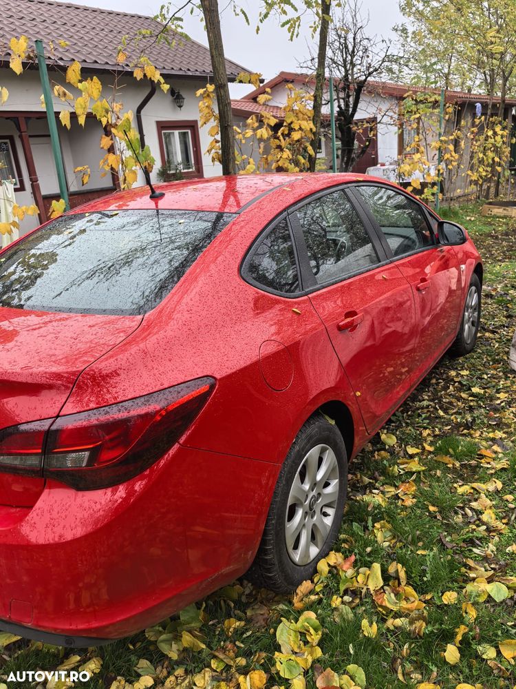 Opel Astra 1.6 CDTI ECOTEC Start/Stop Dynamic - 2