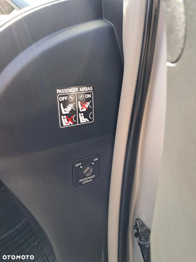 Toyota Yaris 1.33 Sol - 27